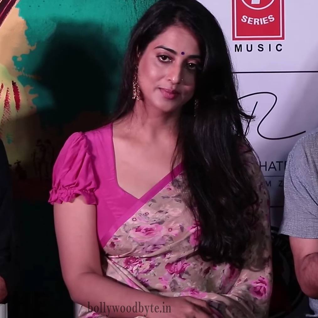 One Of The Hottest Looking Actress In Saree Mahie Gill At Her Upcoming Movie Pha Unseen 