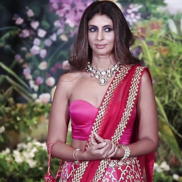 Shweta bachchan at sonam kapoor’s reception #shwetabachchan You can ...